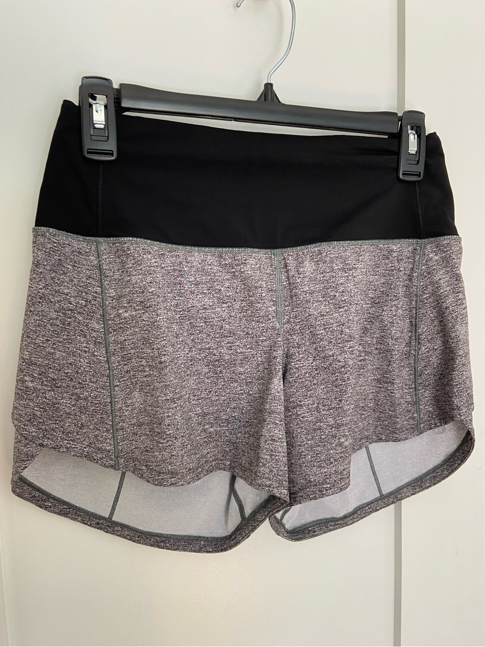 47. Size 4 LULULEMON Heathered Grey Speed Up Shorts 4” Inseam